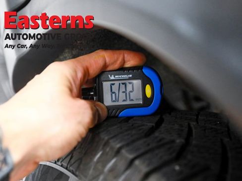 Used 2020 Nissan Rogue Sport S image 19