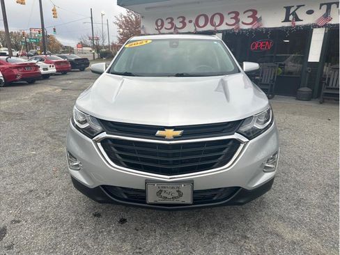 Used 2021 Chevrolet Equinox LT image 2