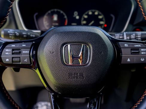 Used 2025 Honda Pilot Sport image 12