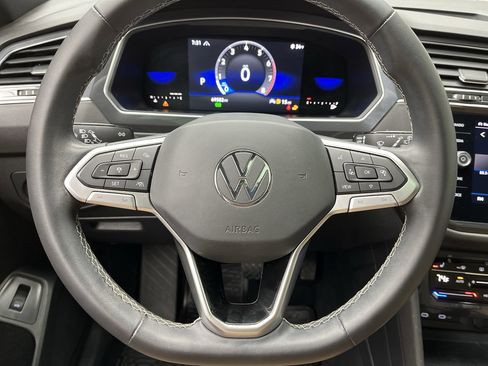 Used 2022 Volkswagen Tiguan SE AWD/4WD image 14