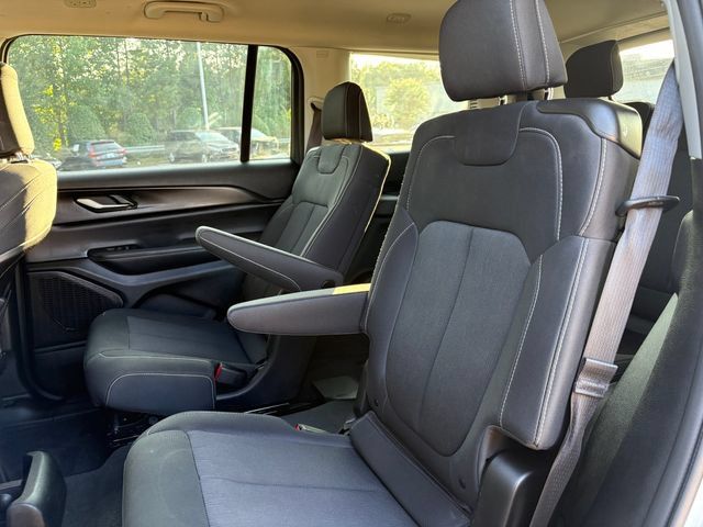 Used 2024 Jeep Grand Cherokee L Laredo AWD/4WD image 23