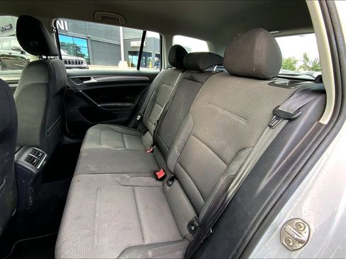 Used 2019 Volkswagen Golf SE image 25