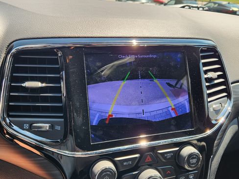 Used 2019 Jeep Grand Cherokee Altitude AWD/4WD image 22