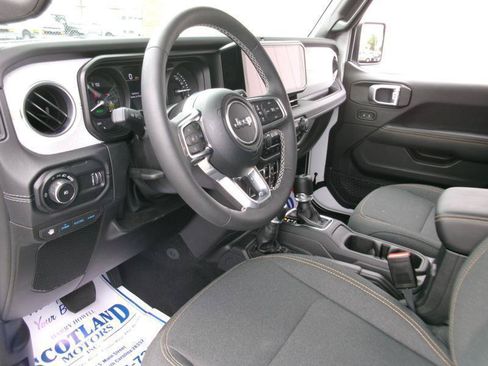 Used 2025 Jeep Wrangler Unlimited Sahara w/ Safety Group AWD/4WD image 13