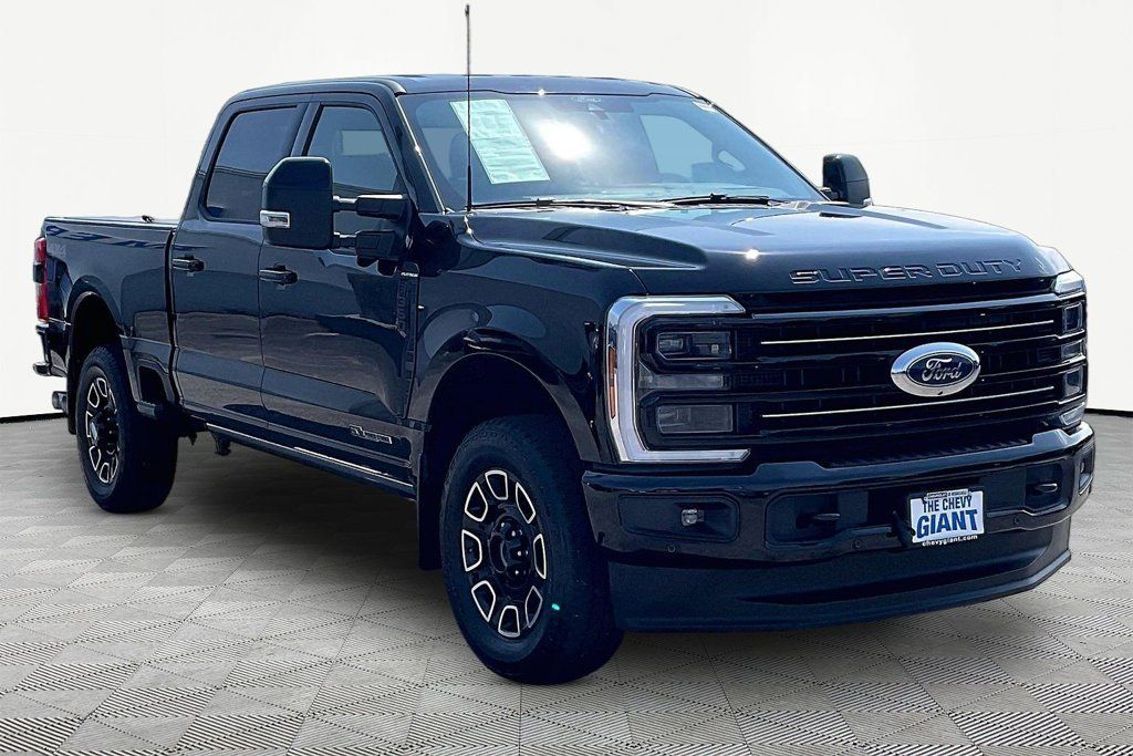 Used 2025 Ford F350 Platinum AWD/4WD image 3