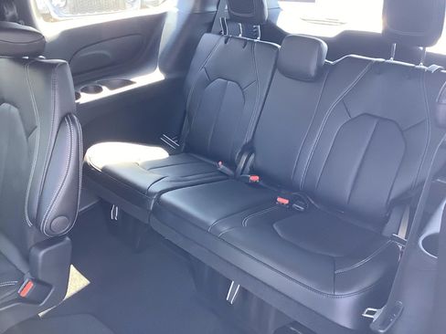 New 2026 Chrysler Pacifica Select image 8