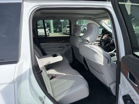 Used 2023 Jeep Grand Cherokee Summit image 17