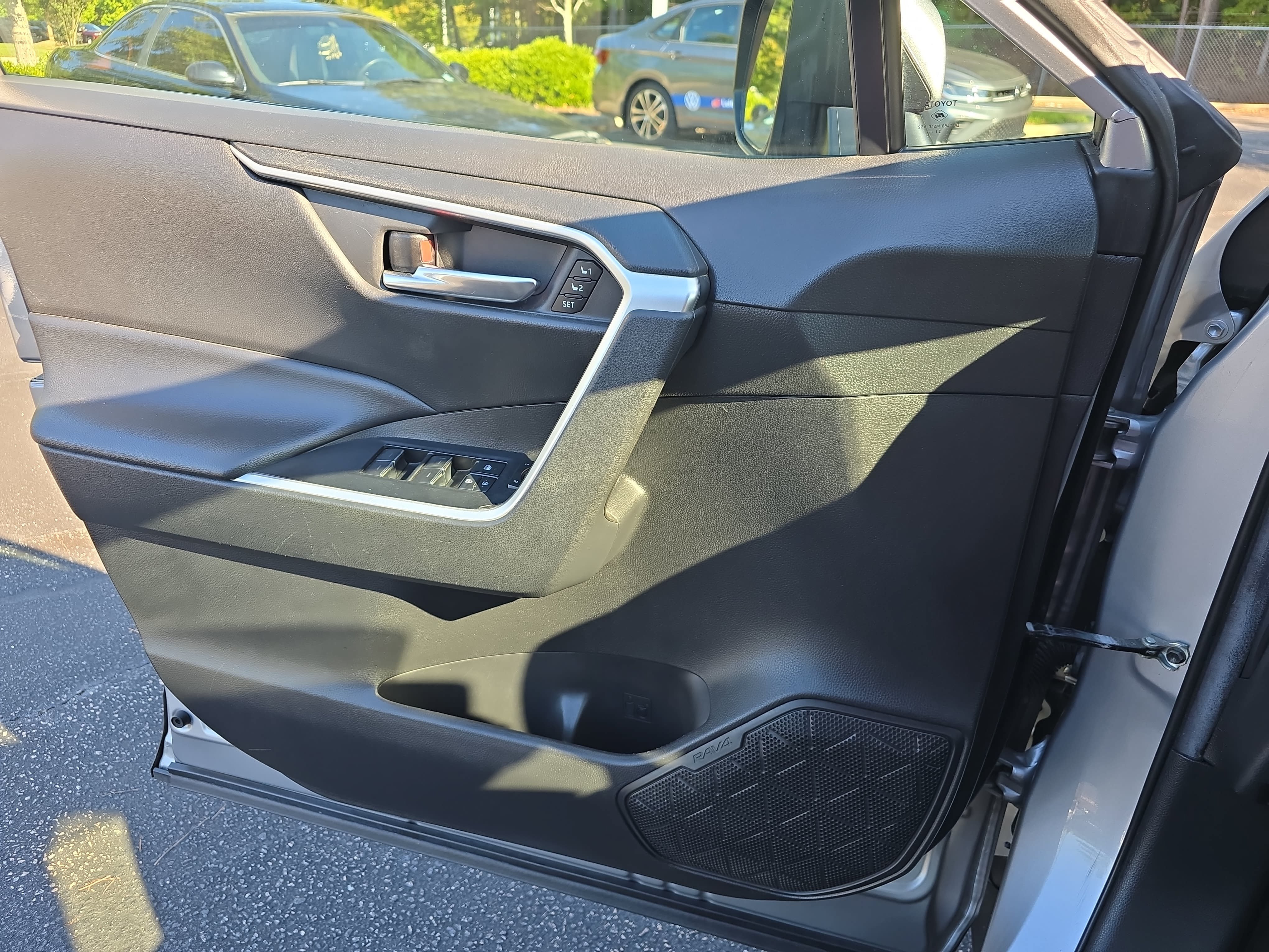 Used 2022 Toyota RAV4 XLE Premium FWD image 26