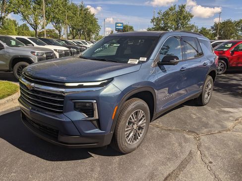 New 2026 Chevrolet Traverse LT w/ Driver Confidence Package image 3