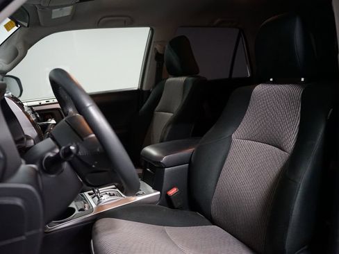 Used 2019 Toyota 4Runner SR5 AWD/4WD image 6