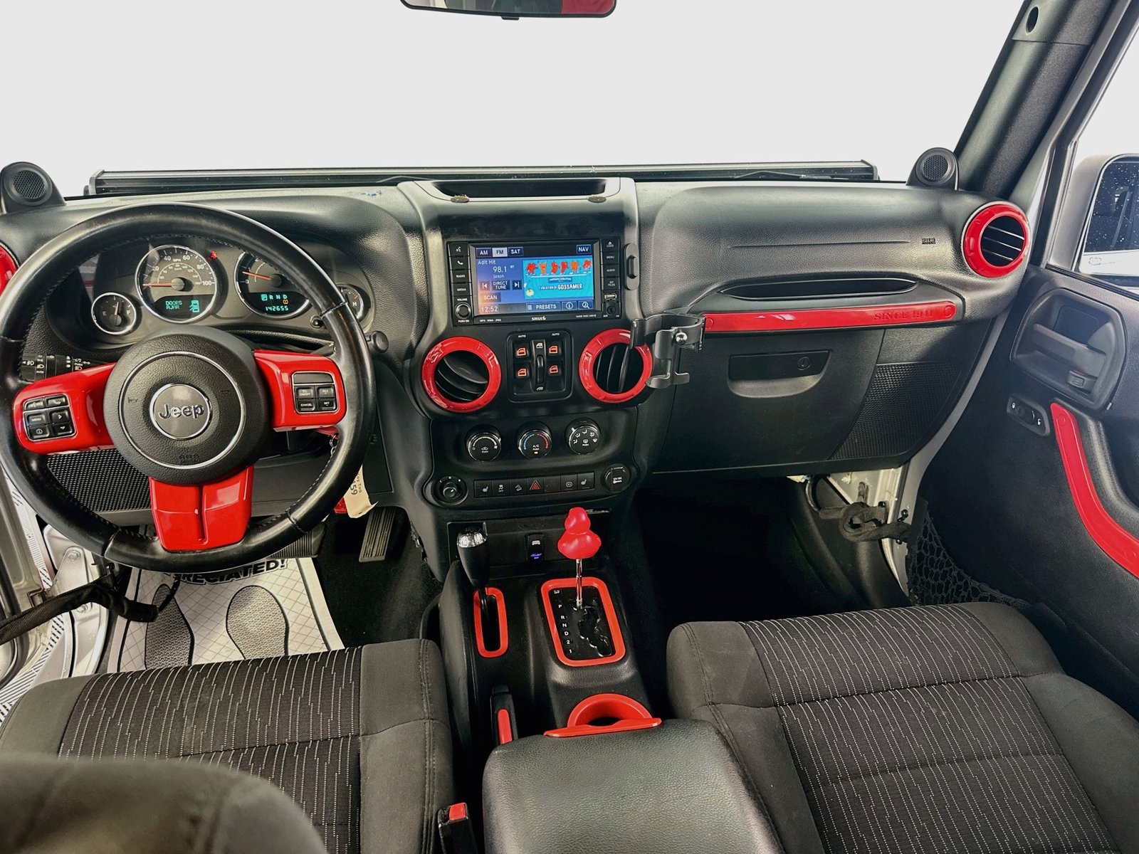 Used 2011 Jeep Wrangler Unlimited Sahara w/ Connectivity Group AWD/4WD image 18