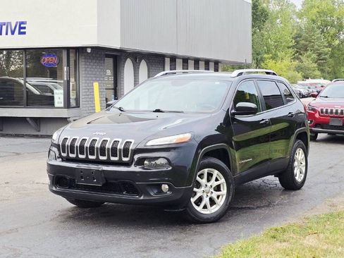Used 2016 Jeep Cherokee Latitude w/ Comfort & Convenience Group AWD/4WD image 2