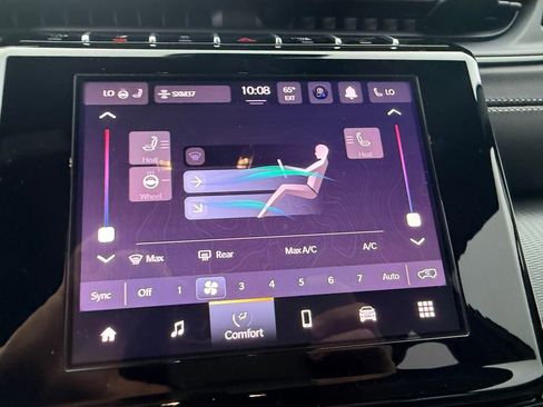 New 2025 Jeep Grand Cherokee Altitude image 19