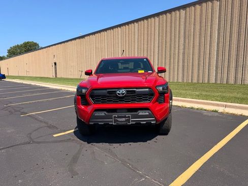 Used 2025 Toyota Tacoma TRD Off-Road AWD/4WD image 3