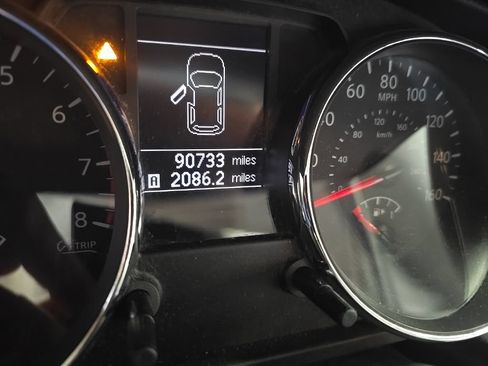 Used 2014 Nissan Rogue S w/ Convenience Package AWD/4WD image 8