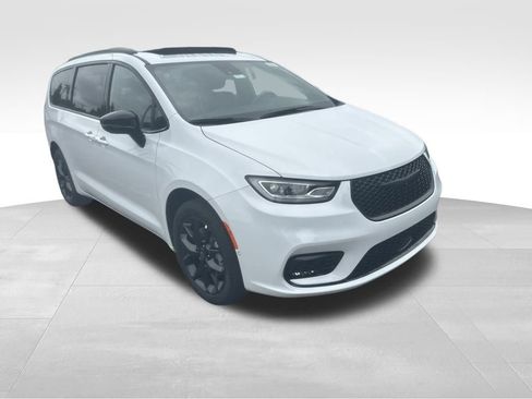 New 2026 Chrysler Pacifica Limited w/ S Appearance Package image 29