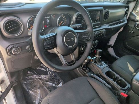 Used 2023 Jeep Gladiator Sport AWD/4WD image 15