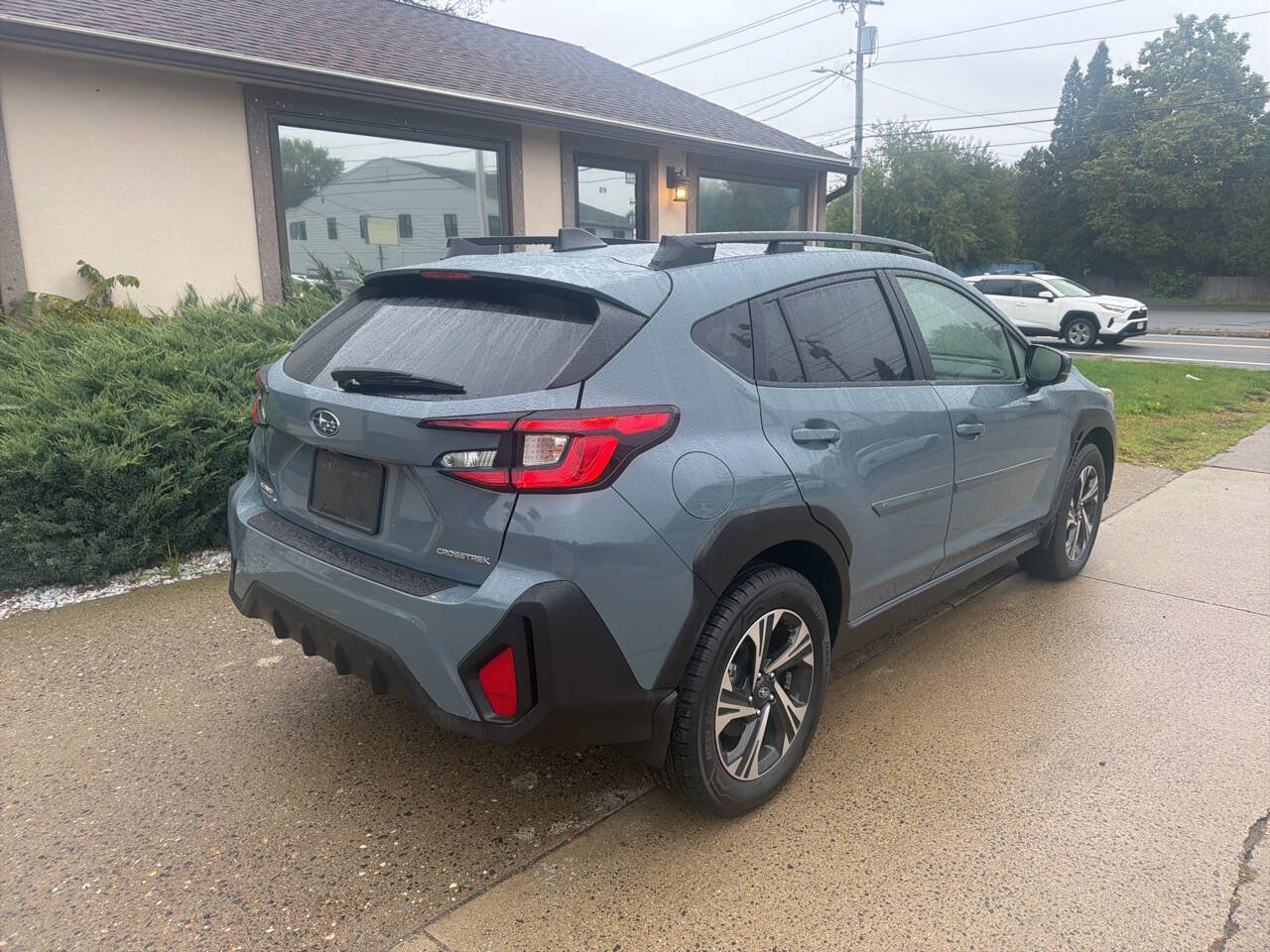 Used 2025 Subaru Crosstrek 2.5i Premium AWD/4WD image 2