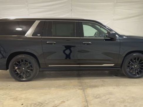 Certified 2022 Cadillac Escalade ESV Premium Luxury w/ Performance Package image 9