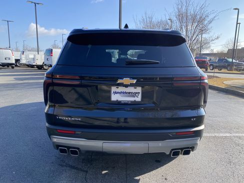 Used 2024 Chevrolet Traverse LT w/ Trailering Package image 8