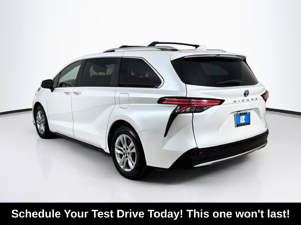 Used 2022 Toyota Sienna Limited FWD image 5