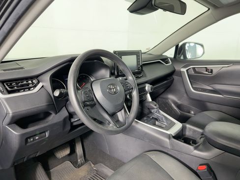 Used 2022 Toyota RAV4 LE image 3