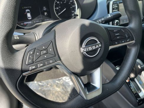 Used 2025 Nissan Versa SV FWD image 24