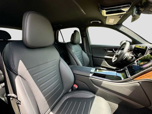 Used 2025 Mercedes-Benz GLC 300 4MATIC w/ AMG Line image 27