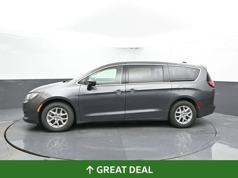 Used 2023 Chrysler Voyager LX FWD image 8