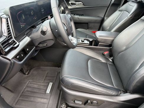 Used 2025 Kia Sportage EX FWD image 11