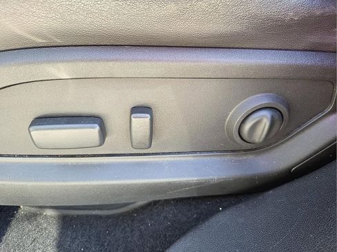 Used 2015 GMC Acadia Denali image 16