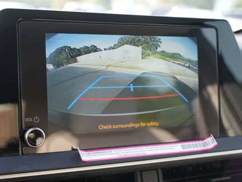 Used 2024 Toyota Prius XLE FWD image 32