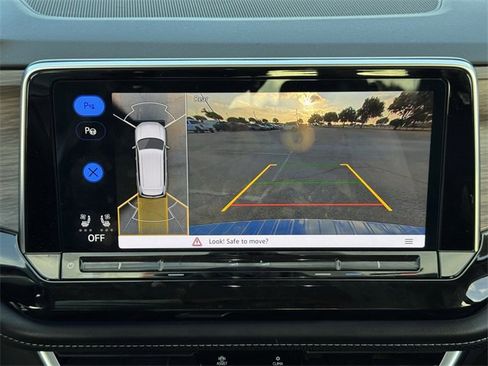 Used 2025 Volkswagen Atlas SEL Premium R-Line image 17