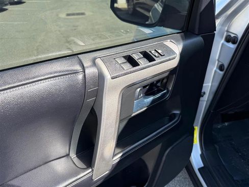Used 2016 Toyota 4Runner SR5 RWD image 21