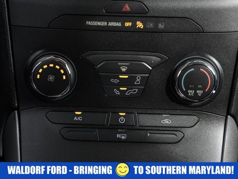 Used 2019 Ford Edge SE image 21