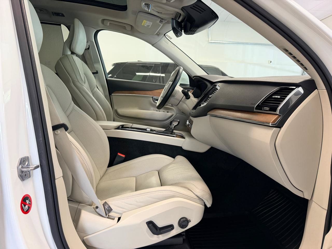 Used 2017 Volvo XC90 T6 Inscription w/ Vision Package AWD/4WD image 28