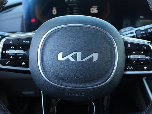 Certified 2025 Kia Carnival image 19