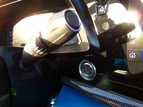 Used 2023 Chevrolet Corvette Stingray Premium Conv w/ Z51 Performance Package RWD image 16