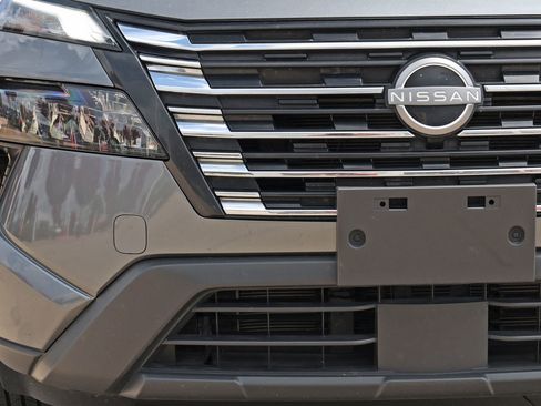 Used 2024 Nissan Rogue SV FWD image 10