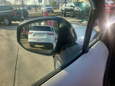 Used 2022 Toyota RAV4 XLE Premium image 11