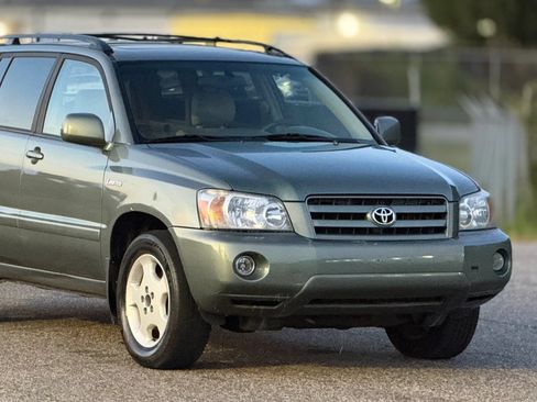 Used 2005 Toyota Highlander Limited w/ Leather Trim Pkg AWD/4WD image 15
