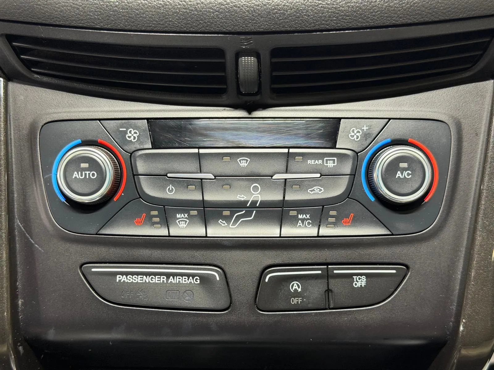 Used 2017 Ford Escape Titanium FWD image 34