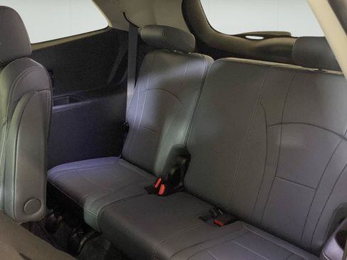 Used 2019 Buick Enclave Essence FWD image 25