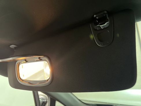 Used 2025 Chrysler Pacifica Select FWD image 70