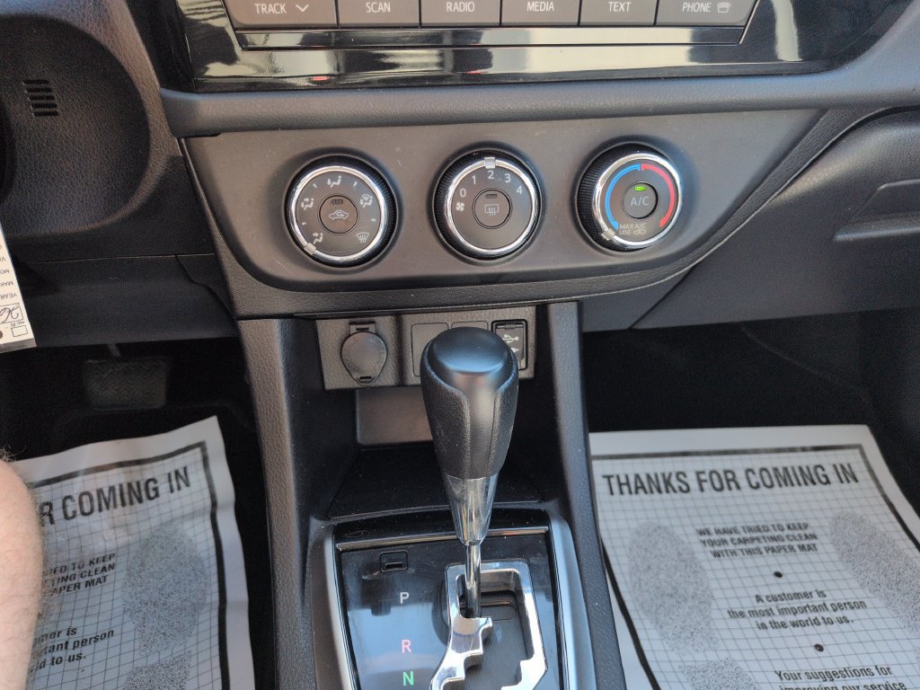 Used 2015 Toyota Corolla L FWD image 18
