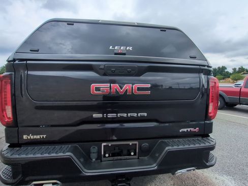 Used 2022 GMC Sierra 1500 AT4 w/ AT4 Preferred Package AWD/4WD image 5