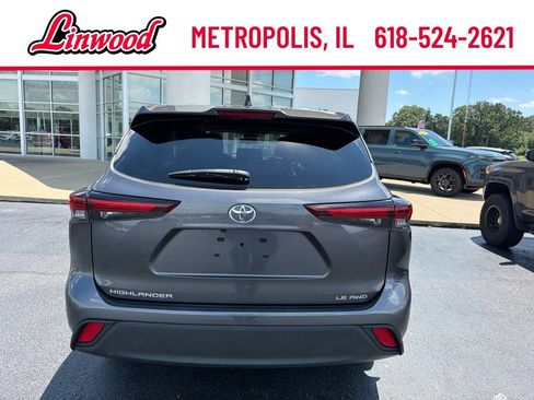 Used 2024 Toyota Highlander LE AWD/4WD image 4
