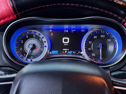 Used 2018 Chrysler 300 Limited RWD image 24