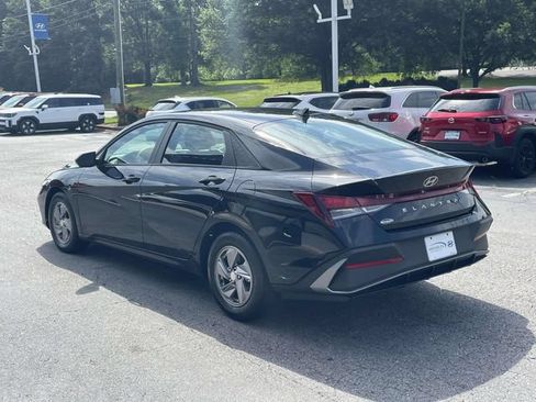 Certified 2025 Hyundai Elantra SE FWD image 5