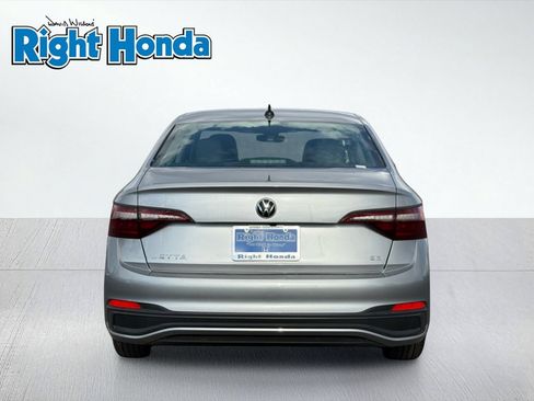 Used 2024 Volkswagen Jetta SE FWD image 7